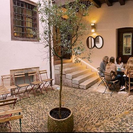 Quartier Leon Hostel Jabalquinto Exterior photo